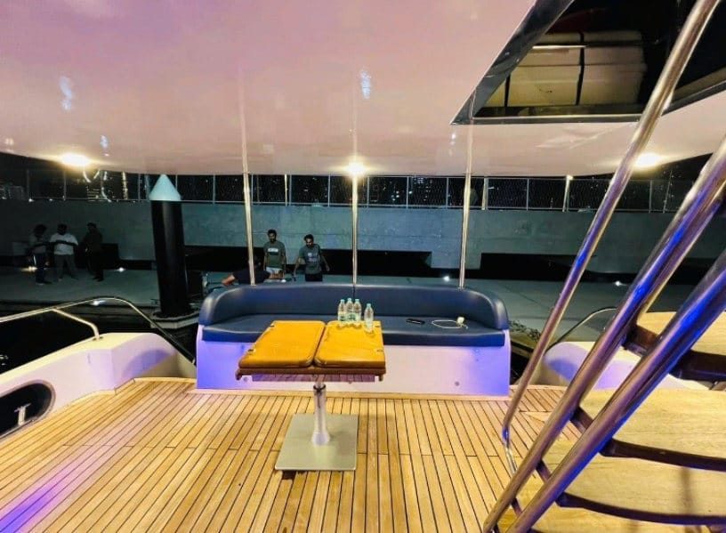80-ft-yacht-up-to-32-people